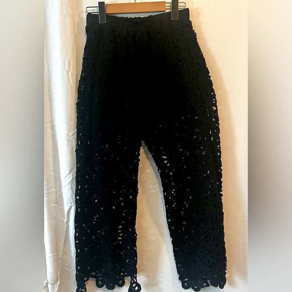 Cropped crochet pants, black - Picture 1 of 3